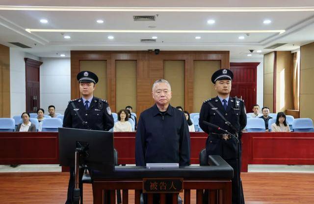 曾任“湄公河惨案”专案组组长的刘跃进受审:被控受贿1.21亿余元,受贿时间跨度近30年