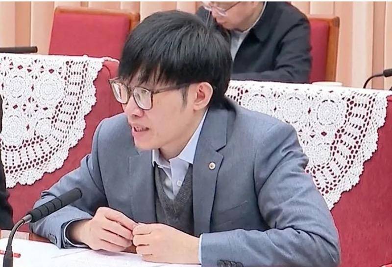 DeepSeek创始人梁文锋首登全球富豪榜!好友称其低调