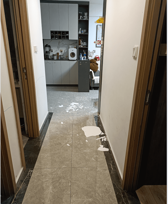 “深更半夜,又掉一大块下来”!广东一小区业主怒了
