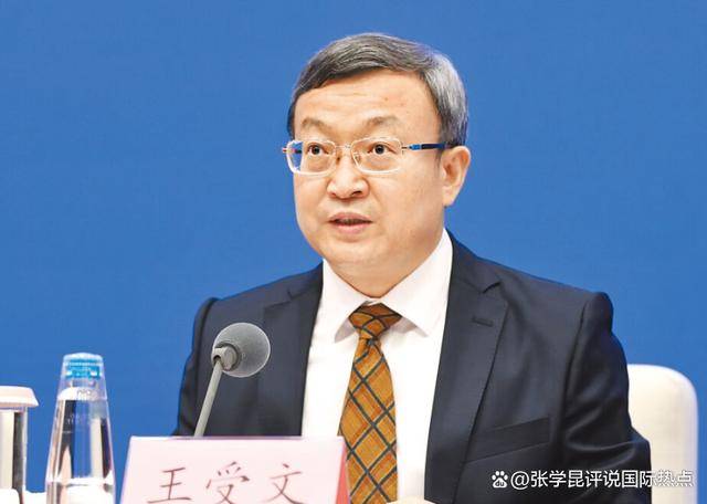 特朗普彻底疯了,再对中国下死手,国家队深夜下场,中国绝不能垮