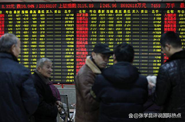 特朗普彻底疯了,再对中国下死手,国家队深夜下场,中国绝不能垮