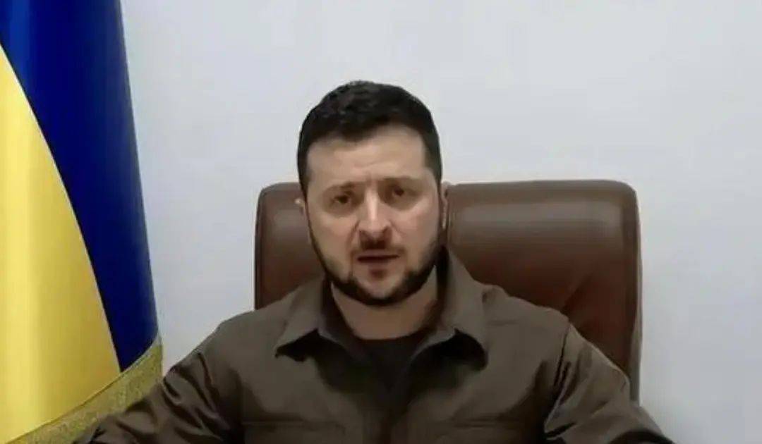 首都被炸成火海,泽连斯基进医院,慰问受伤患者,德国问罪俄罗斯