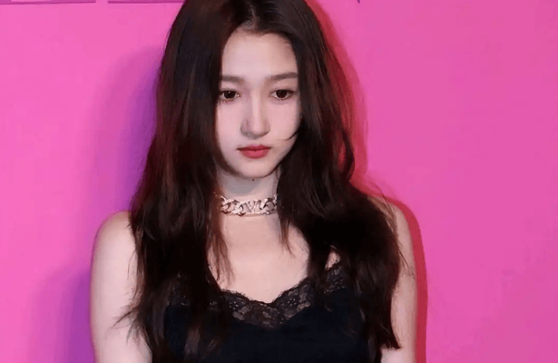 关晓彤媒体前正式回应分手,一句话让网友看清楚!7年不是恋爱脑