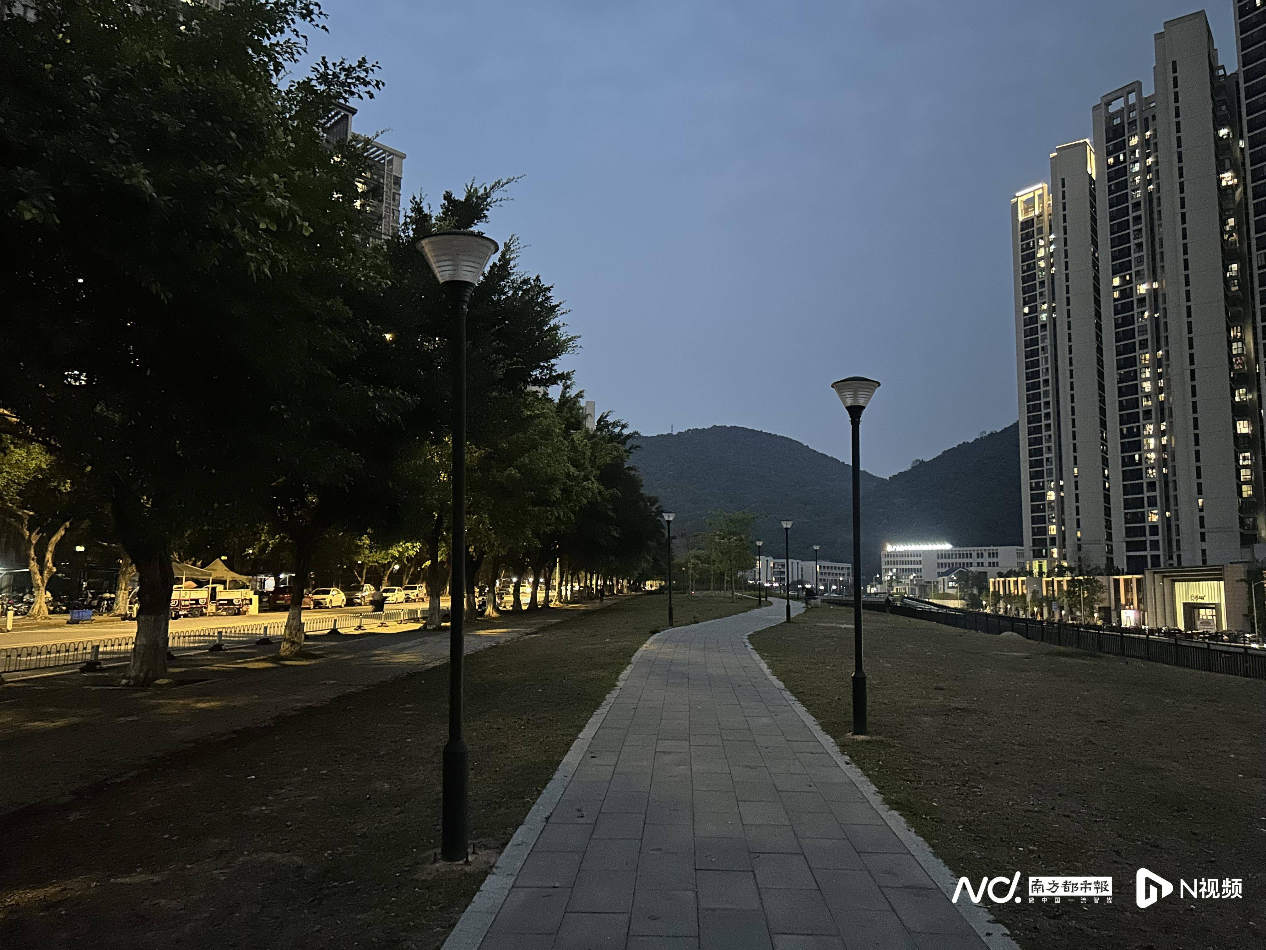 暗访广州口袋公园:草坪秃了设施失修,“最美公园”垃圾堆积