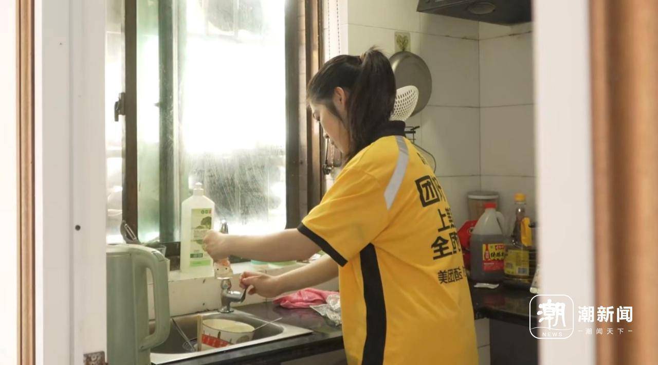 杭州脑瘫女骑手差评多?美团:差评自动免责,孩子未来学费全包