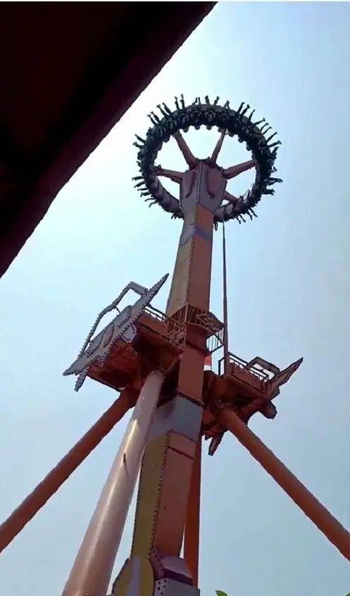 大摆锤悬停空中1分钟,杭州乐园回应:两边体重恰好持平,概率万分之一