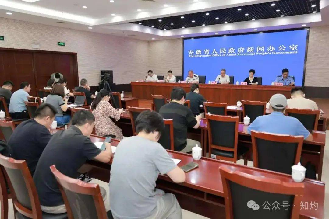 突发!安徽省公安厅原副厅长主动投案:曾被“上校军医”实名举报多年……