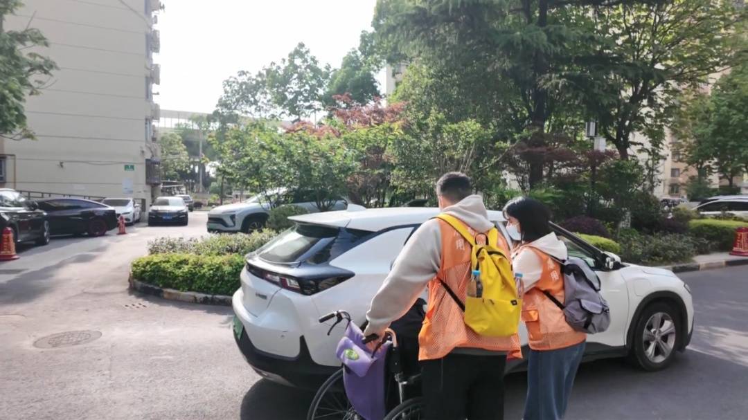 上海确认:正在试点!需求暴涨,男护士决定转行…爷叔激动:试了一次,就一发不可收拾