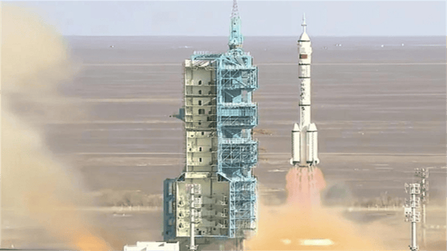 太阳翼才修好没多久,又有“敌”撞过来了?3名航天员紧急加防