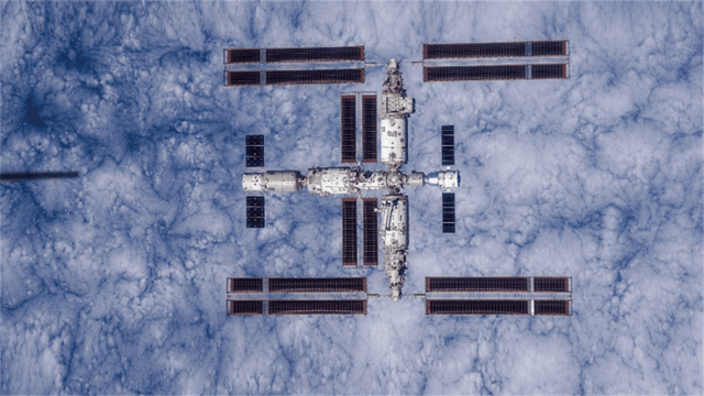 太阳翼才修好没多久,又有“敌”撞过来了?3名航天员紧急加防