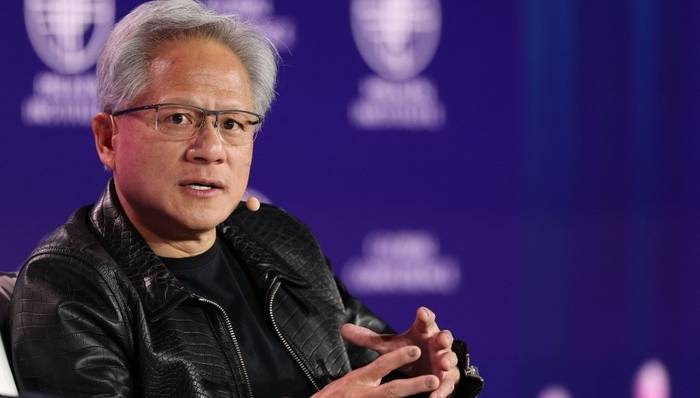 黄仁勋:中国AI市场将达500亿美元,美国公司错失是巨大损失
