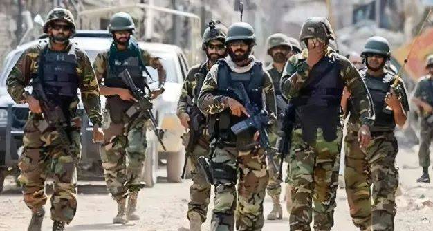 巴铁一座城市被攻破,数百名敌军夺取政府大楼:巴铁守军节节败退