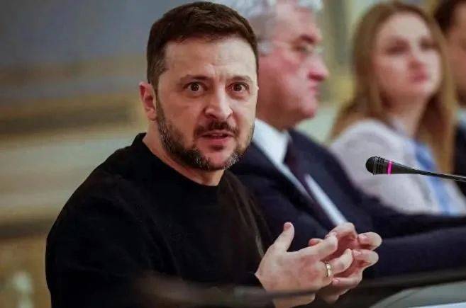 乌克兰终于恍然大悟,泽连斯基开始悄悄掉头,最大金主已早已换人!