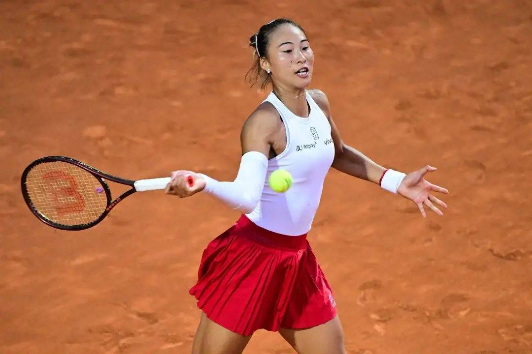 生涯首胜萨巴伦卡,郑钦文赛后发博:山海皆可平,半决赛对阵高芙,再迎复仇之战