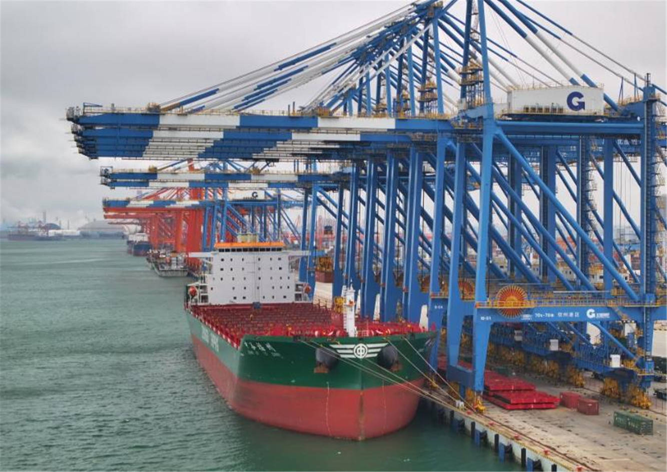 关税谈判后,24小时内美3举白旗,求华答应1个条件,中方偏不答应