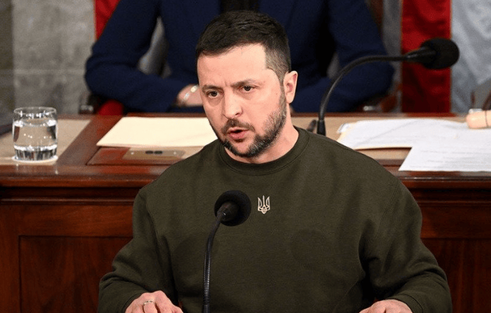 解放军将参加俄阅兵，乌克兰放狠话：参加即站队！中方放出三句话