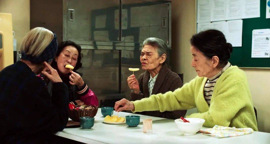 日本养老神话，也“塌房”了？