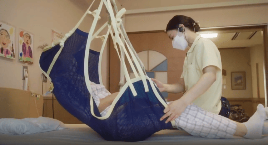 日本养老神话,也“塌房”了?