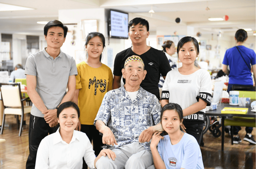 日本养老神话,也“塌房”了?