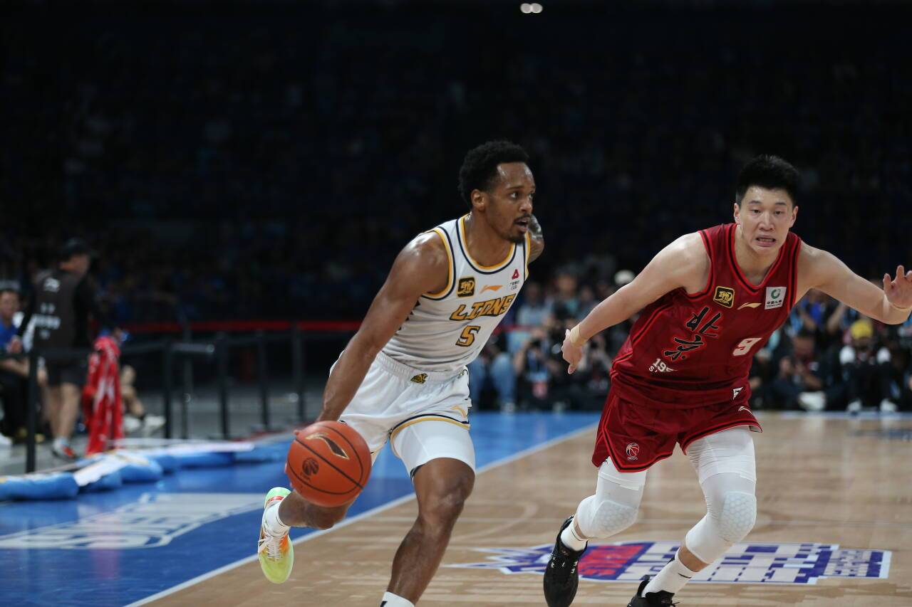 浙江广厦4-2北京夺队史CBA首冠!周琦31+10布朗41分