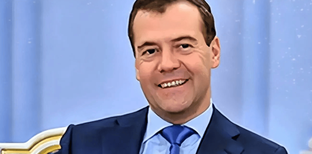 乌克兰这下完了?俄罗斯凌晨发动袭击,梅德韦杰夫下最后通牒