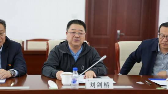 长春科技学院与吉林工程技术师范学院举行 “同在党旗下 携手添光彩” 结对共建签约仪式