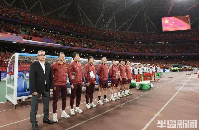 “生死战”瞪起眼来!国足上海备战世预赛收官战,伊万表态两连胜是唯一目标