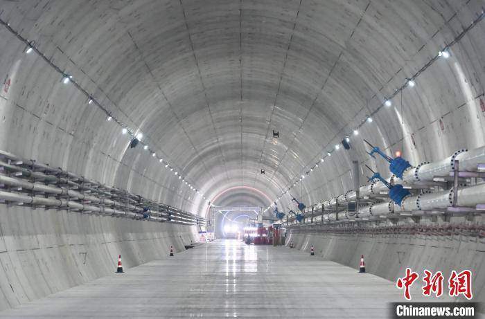 浙江宁波:世界最长海底高铁隧道进入海域段盾构施工