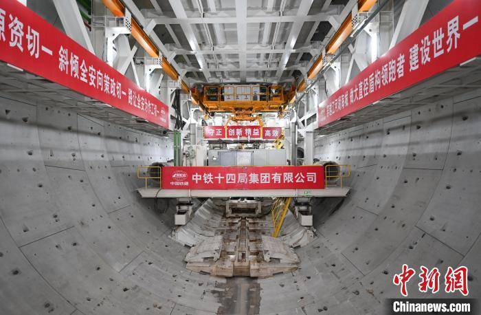 浙江宁波:世界最长海底高铁隧道进入海域段盾构施工
