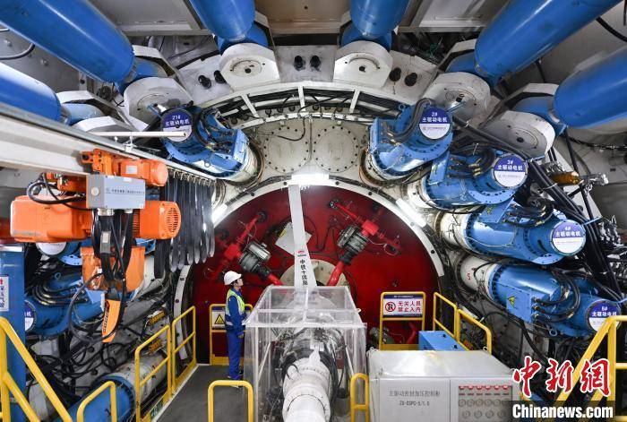 浙江宁波:世界最长海底高铁隧道进入海域段盾构施工