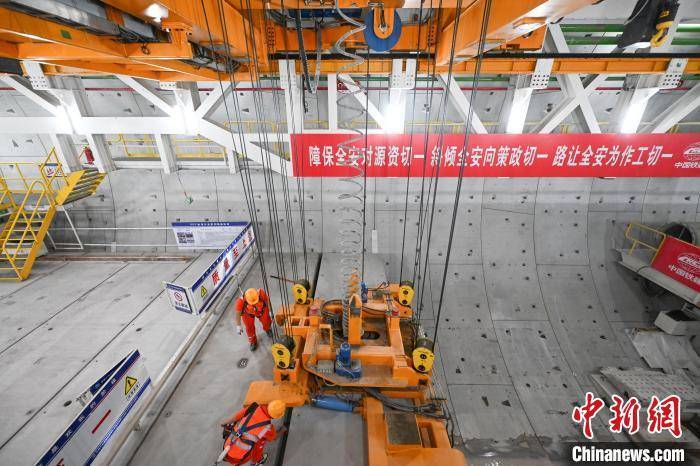 浙江宁波:世界最长海底高铁隧道进入海域段盾构施工