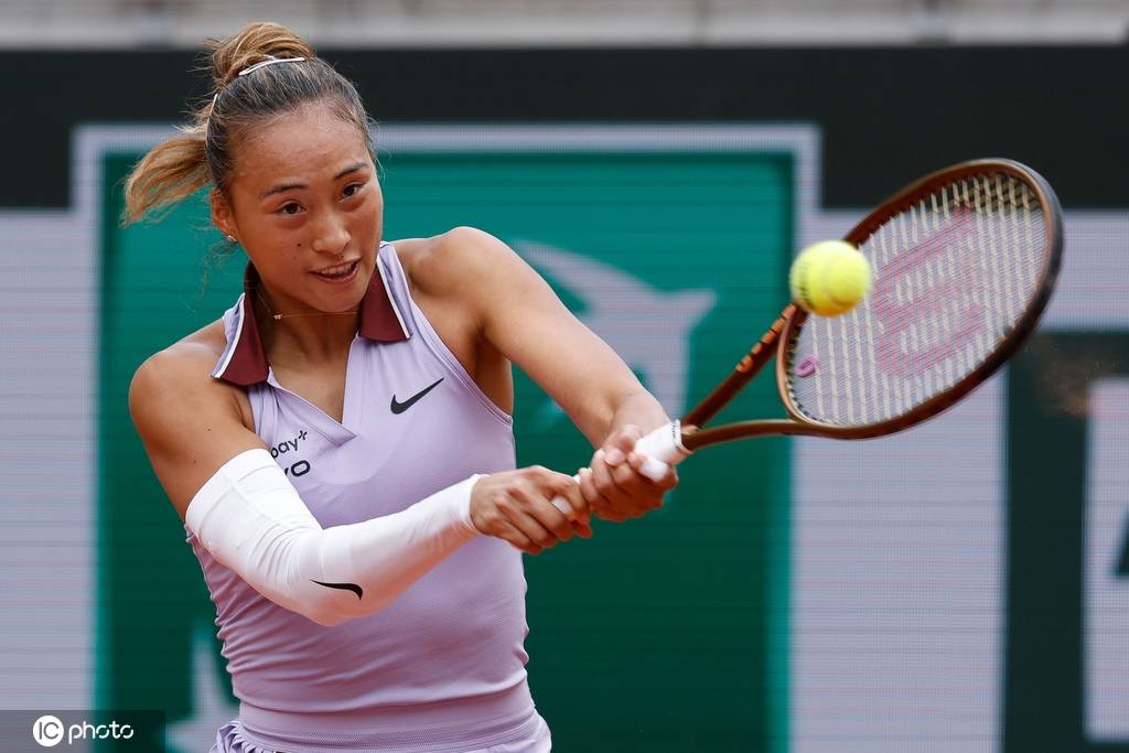 法网:郑钦文直落两盘胜阿朗戈 第八次进大满贯32强