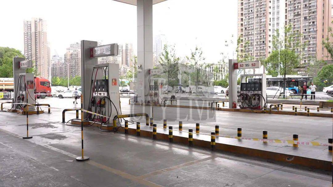 南昌南斯友好路两家“海湾石油”停业,消费者:昨天还加了油!房东:欠了1.3亿