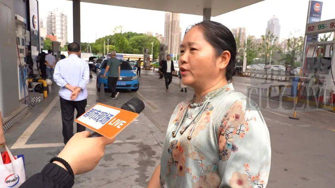 南昌南斯友好路两家“海湾石油”停业,消费者:昨天还加了油!房东:欠了1.3亿