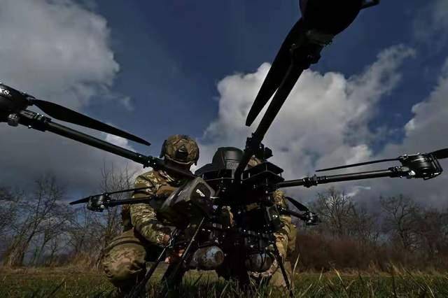 俄导弹百发百中!捣毁乌军“老巢”,316架无人机全被炸成碎片