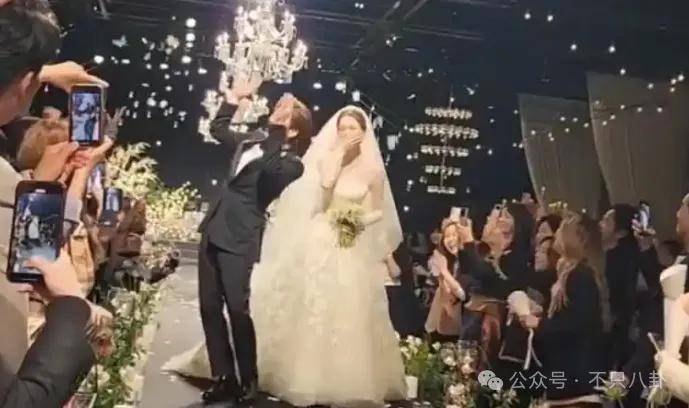 自曝与丈夫经常吵架?但怎么感觉她是在变相秀恩爱呢!