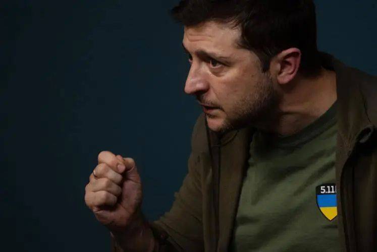 泽连斯基最后的疯狂？俄贝加尔湖畔空军基地被炸，释放信息量大