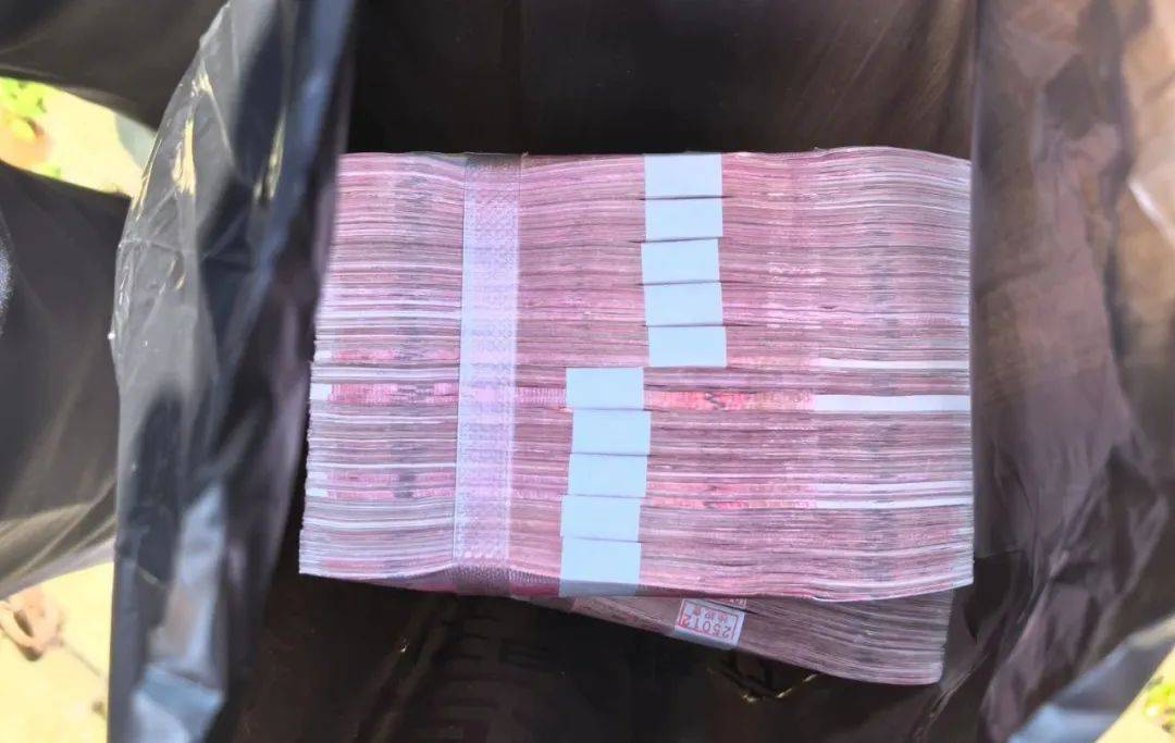 浙江女子取了20万元给工人发工资,竟被警察找上门