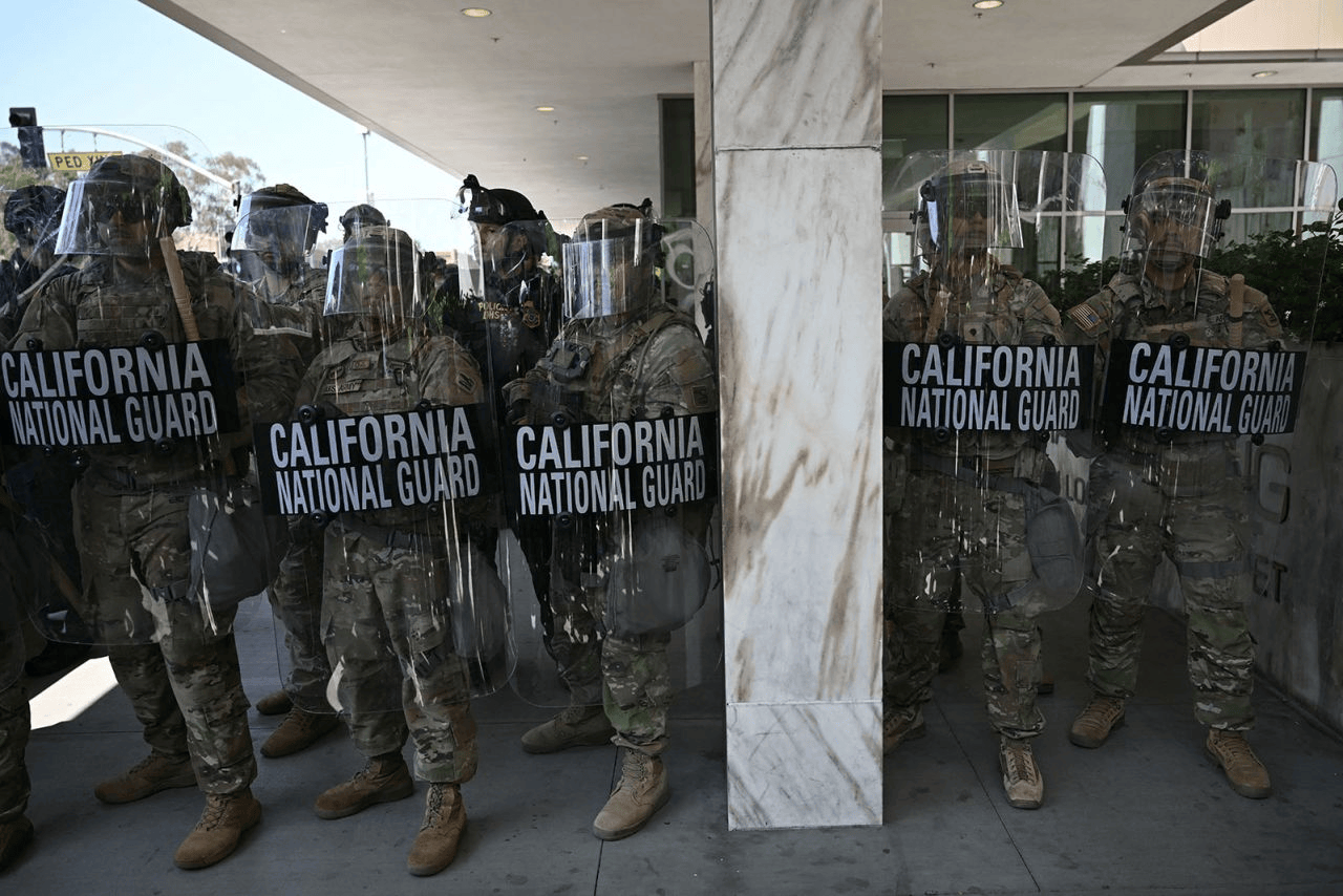 现役美军出动:700名海军陆战队员将进驻洛杉矶