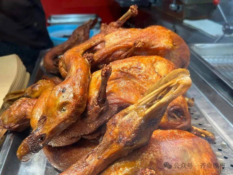 为什么一只活鸭上百元,一只烤鸭只要25元?