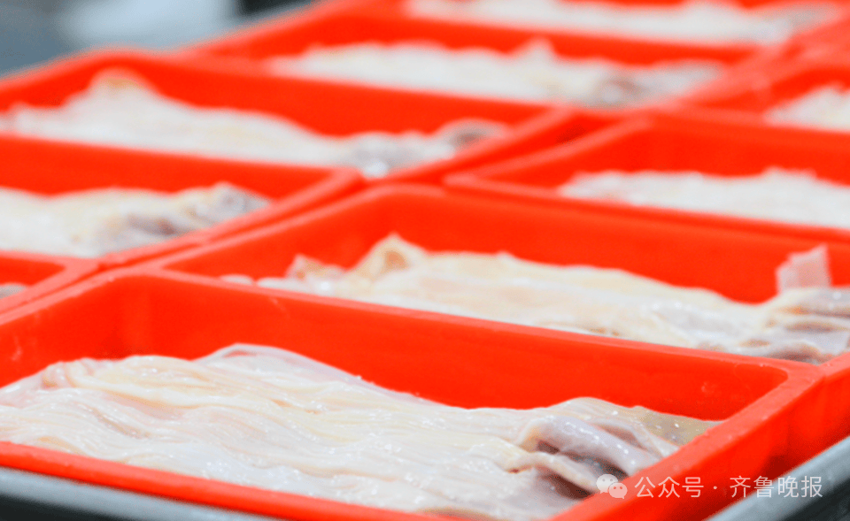 为什么一只活鸭上百元,一只烤鸭只要25元?