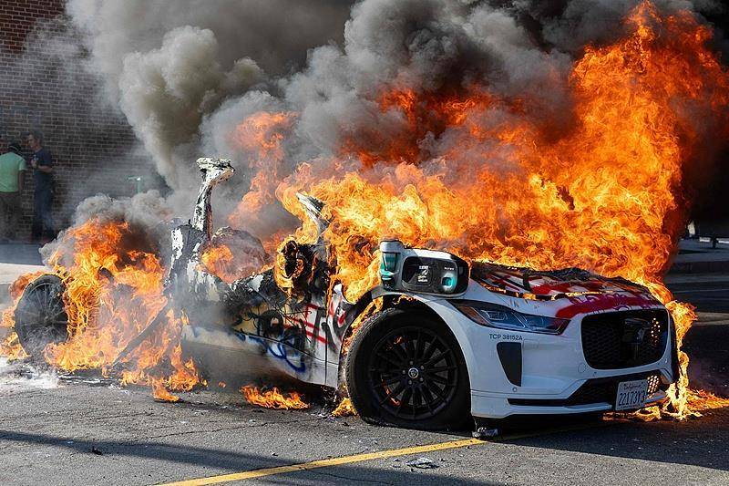 洛杉矶惊现新兵种 两大因素引爆加州“内战”升级