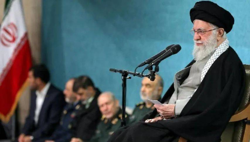 伊朗总统想起中国了,动身前派人试探中方态度,重提25年之约