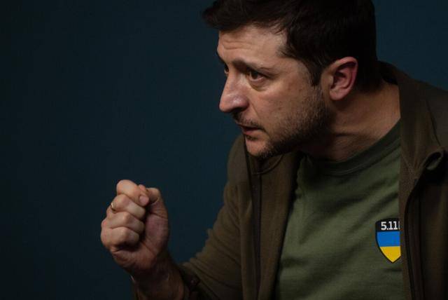 军工装备全线告急,俄罗斯不再留手,地毯式轰炸,乌方急求俄停火