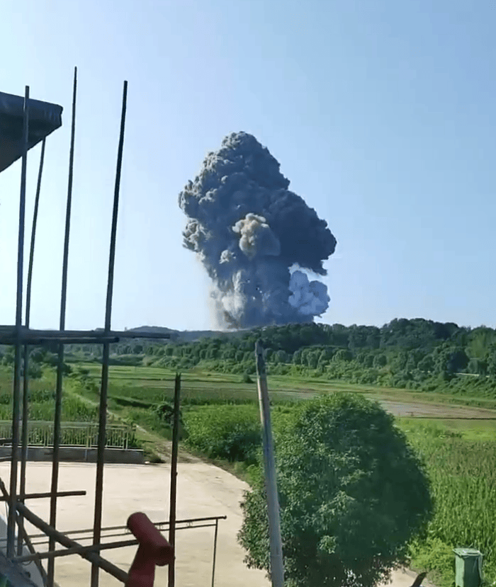 湖南临澧县一花炮厂爆炸,县安监局:机械装药装置爆炸,1人失联,有操作员受伤