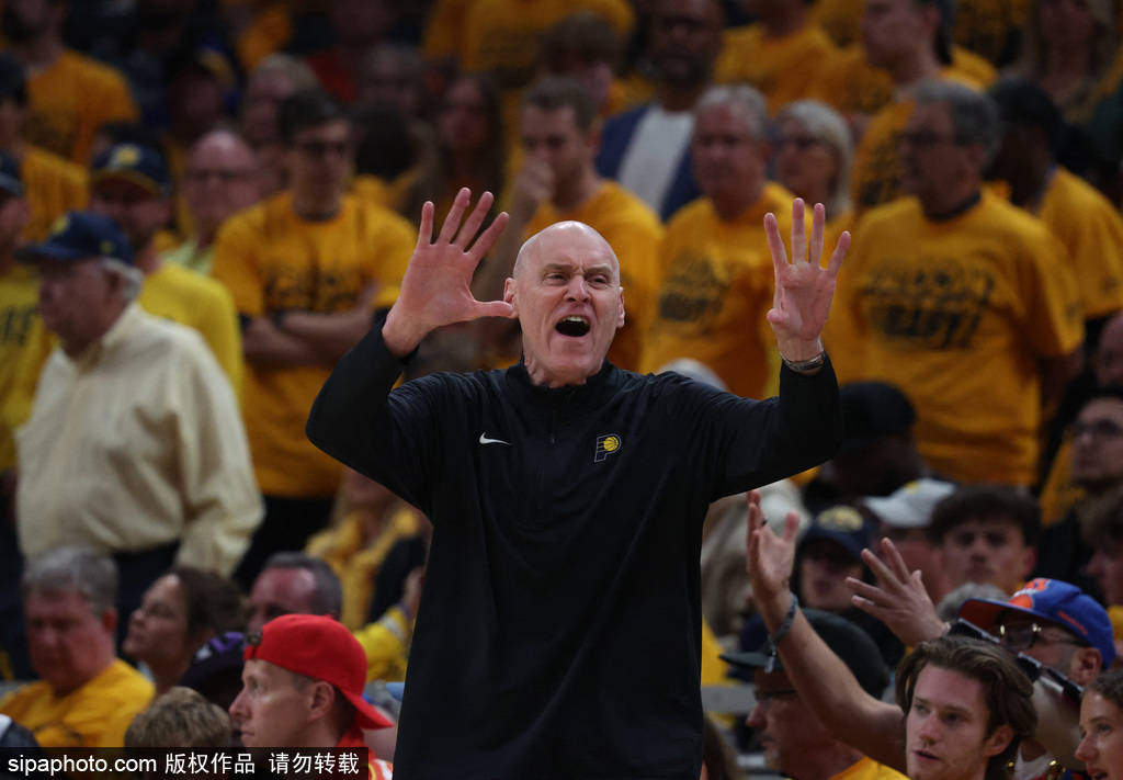 步行者教练里克·卡莱尔力挺裁判斯科特·福斯特：总决赛中的争议与舆论风暴