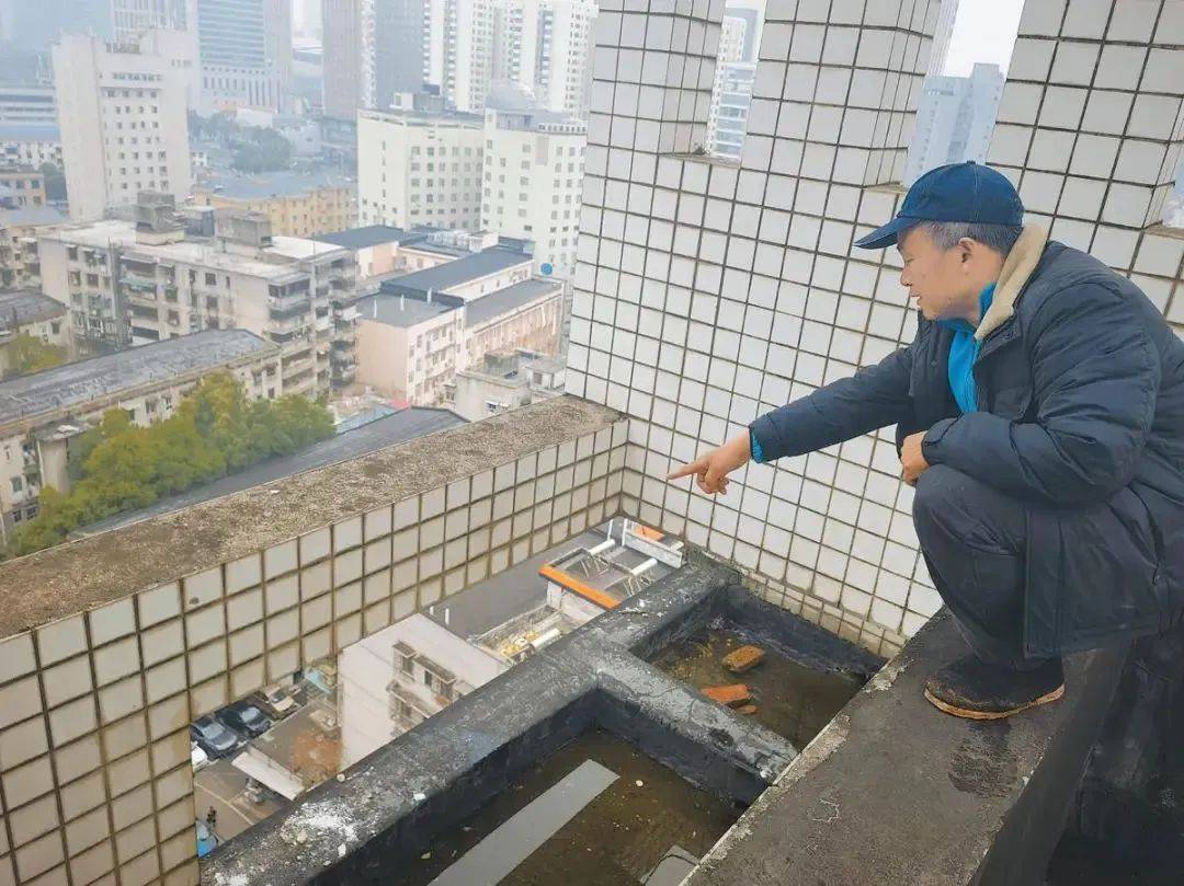 湘雅罗帅宇坠亡事件亲属接受华商报大风新闻采访：背11.6斤材料四处反映维权