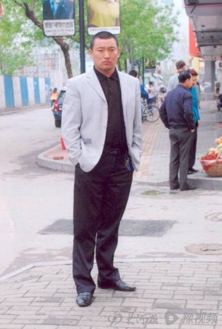 从蒙冤死囚到千万富翁:男子悬赏50万追查真凶