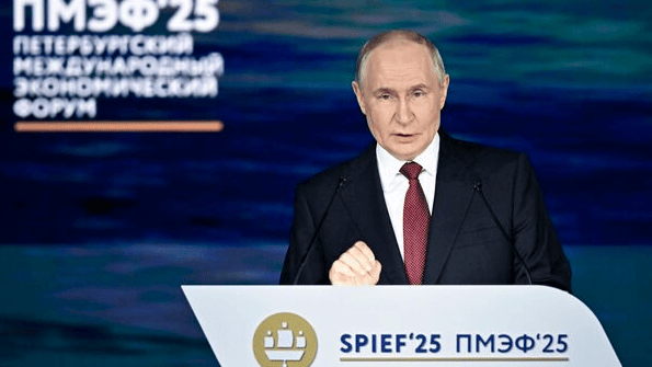 呦,泽连斯基穿西装了,那边是十万人规模之战!