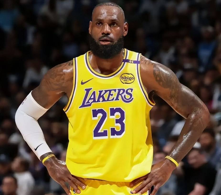 1亿！1.22亿！NBA疯狂一夜，老詹创造历史，哈登留守快船